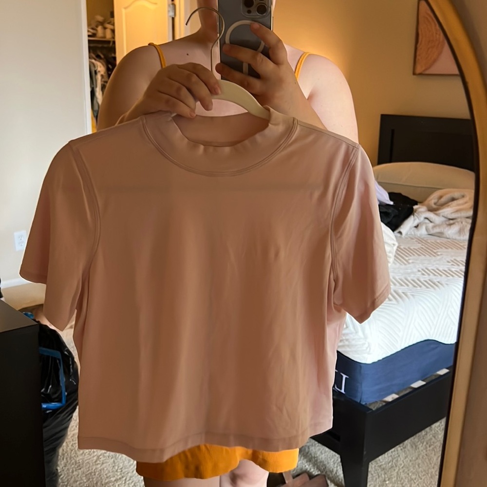 Lululemon cropped mock neck tee